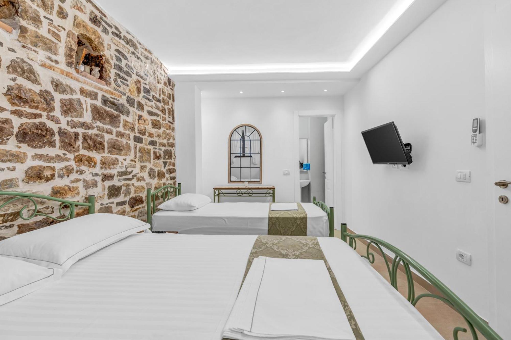 The Well House - Unesco Berat Exterior photo