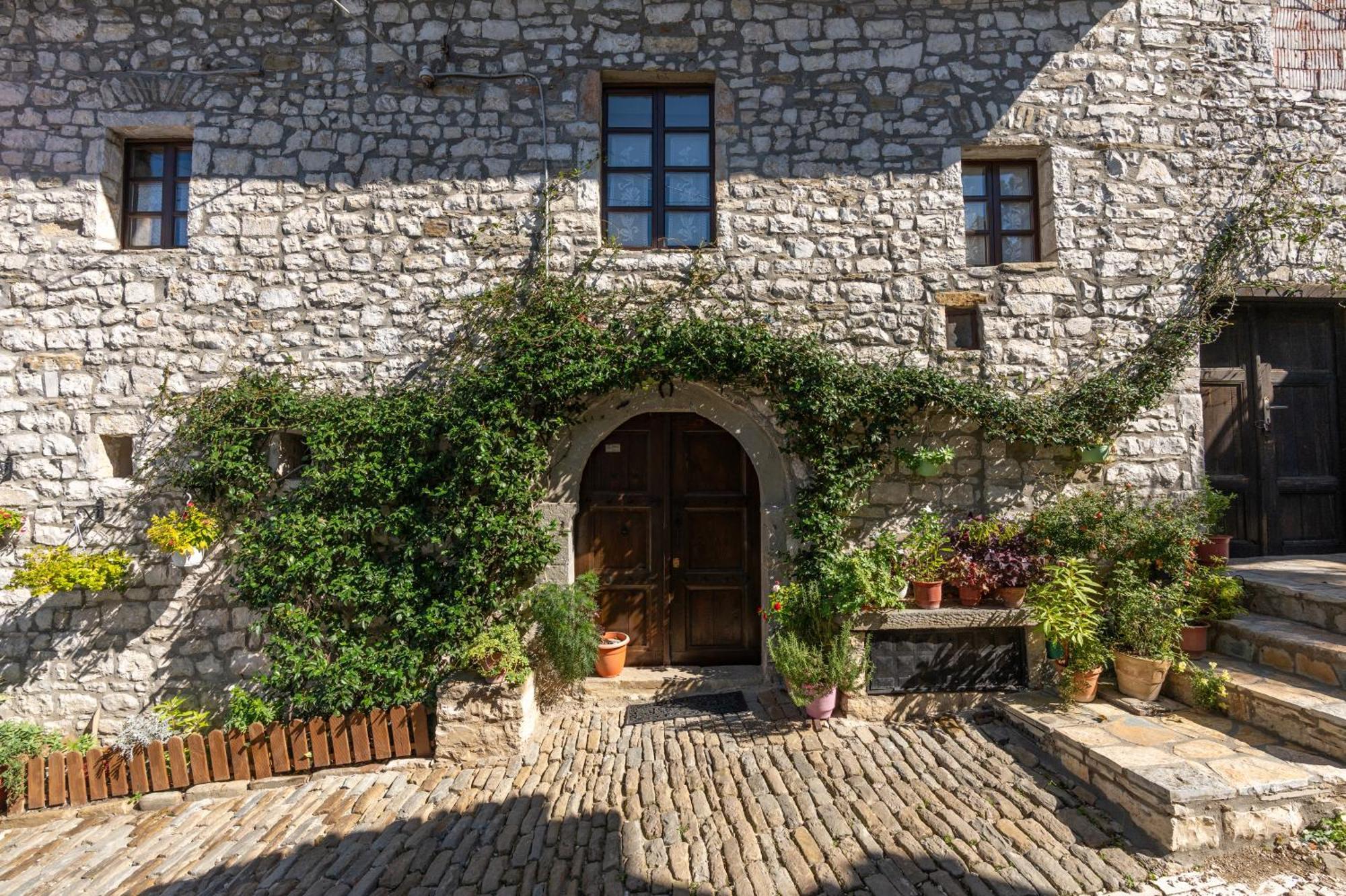 The Well House - Unesco Berat Exterior photo