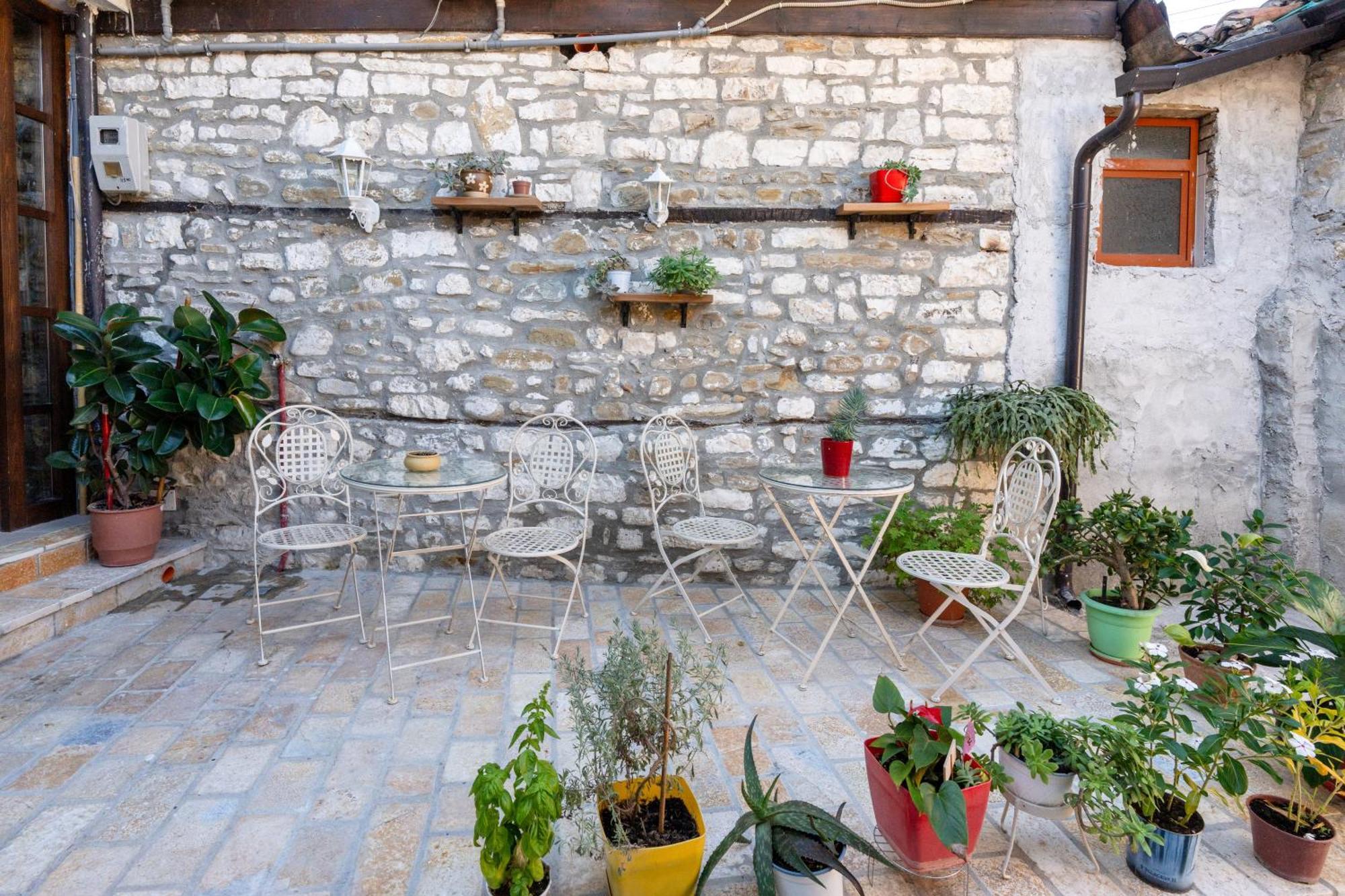 The Well House - Unesco Berat Exterior photo